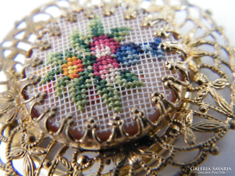 Filigree ornate tapestry badge or scarf clip