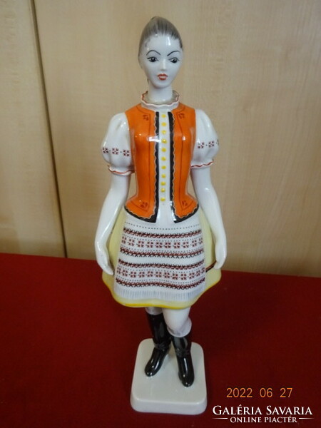 Hollóházi porcelán figura.  Magyar lány, formaszám: 8131. Vanneki! Jókai.