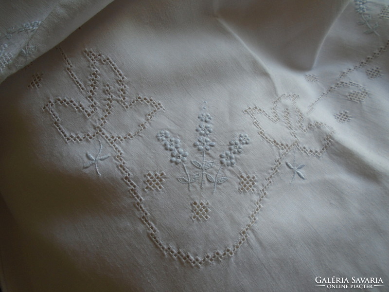 Toledo, embroidered, stitched Art Nouveau beautiful pillowcase. 79 X 73 cm.