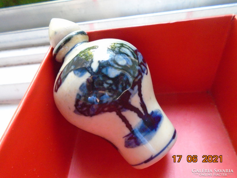 Kangxi hand-painted, hand-marked cobalt blue-white snuff bottle