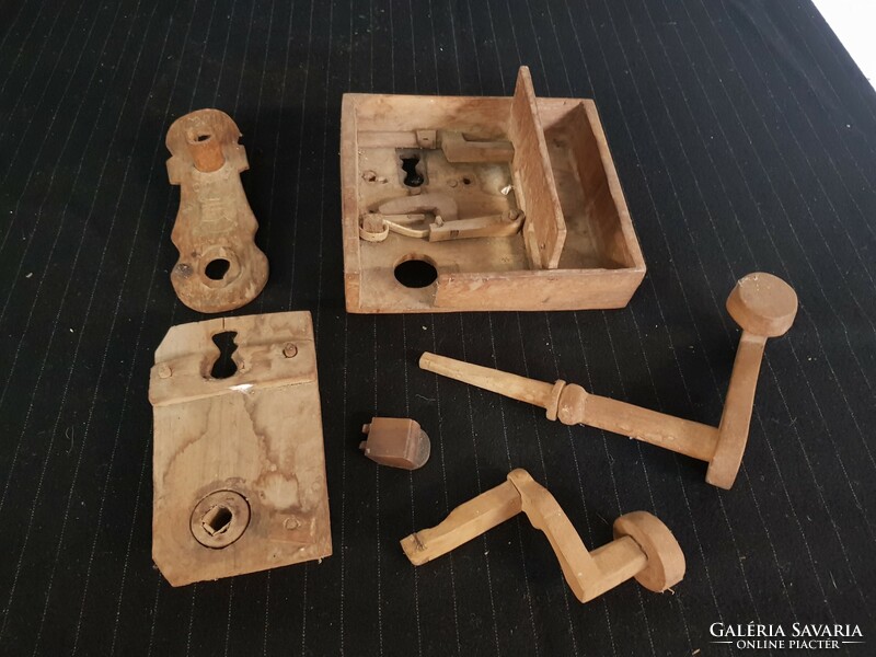 Old wooden lock mechanism.