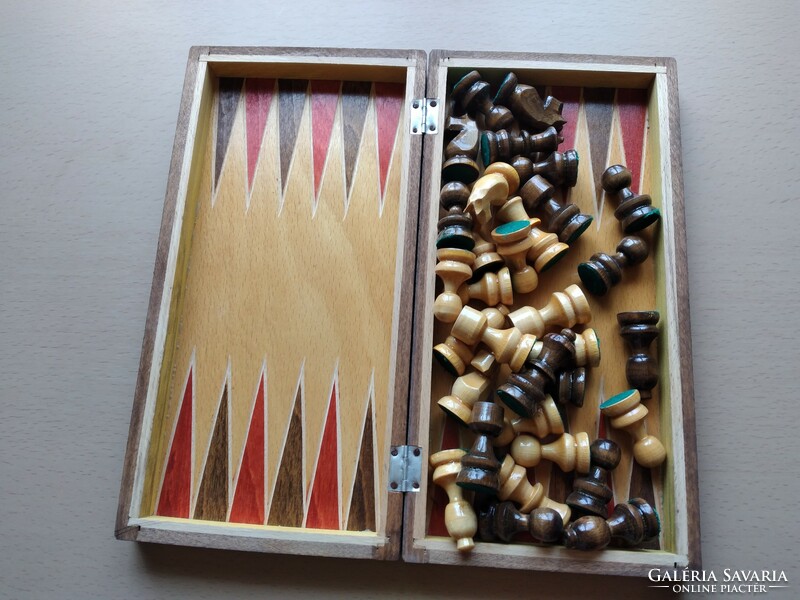 Wooden chess set in a collapsible box