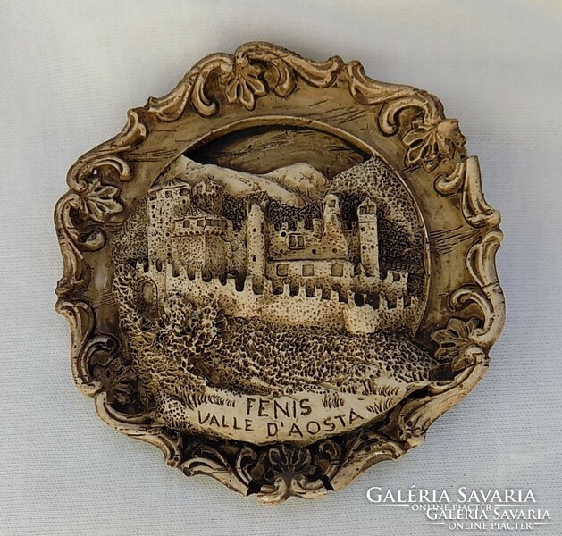 Italy fenis embossed wall picture souvenir diameter 10 cm (20/d)