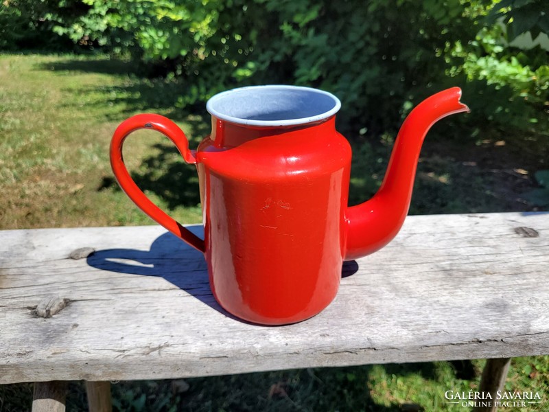 Old vintage 1.5 l enamelled red enameled iron jug with crown coat of arms pouring Budafok