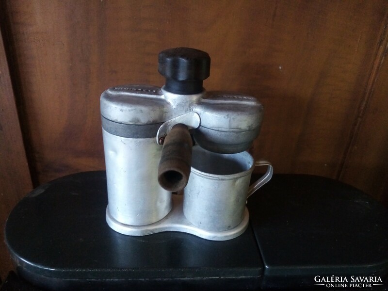 Minipress fali konnektorba dugható kávéfőző