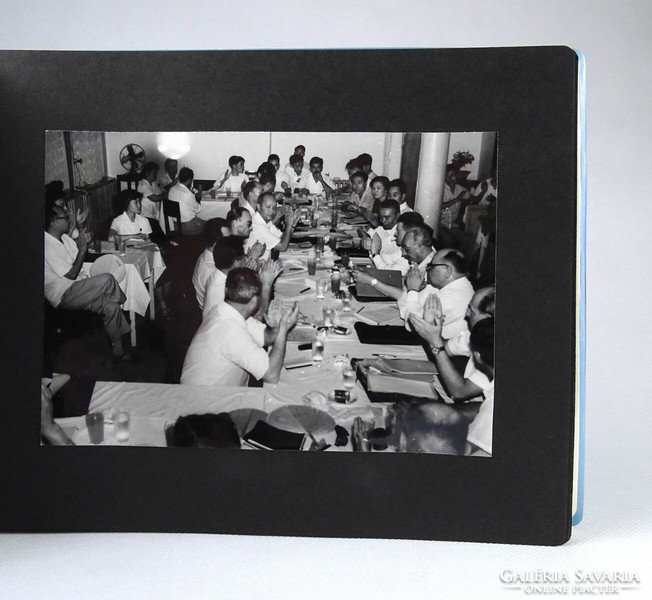 1J589 Régi kínai fotóalbum fényképalbum védődobozban 26 x 19.5 cm 14 kommunista témájú fotóval