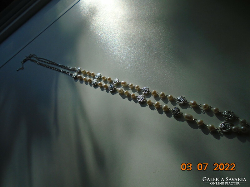 Long necklace made of freshwater pearls and pearls with a silver rose pattern