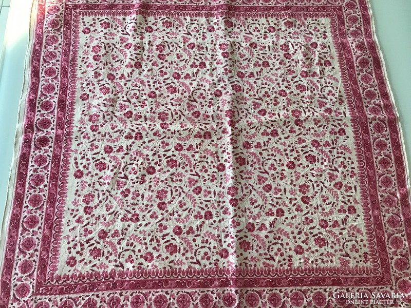Indiai selyemkendő apró virágokkal, 74 x 76 cm