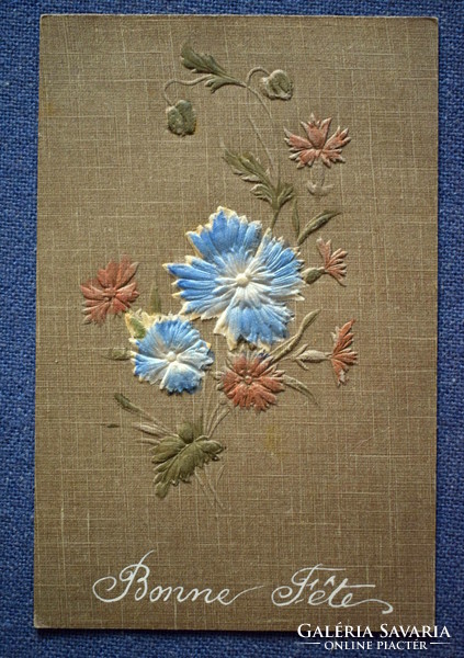 Antik dombornyomott üdvözlő képeslap virágok selyem anyagból is