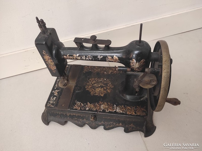 Antik varrógép gyűjteményi darab varró gép 642 5560