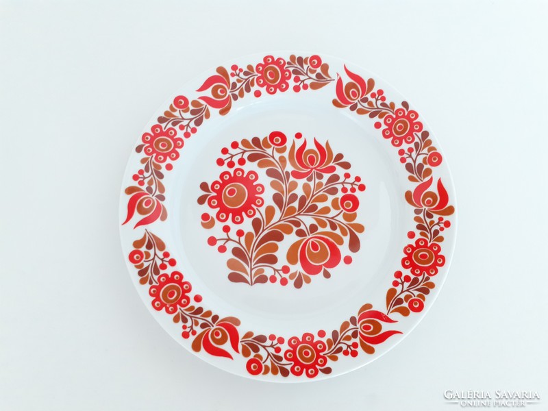 Retro lowland porcelain wall plate with floral wall decoration