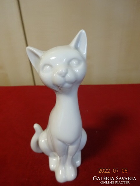 German porcelain white cat, height 14.5 cm. He has! Jokai.