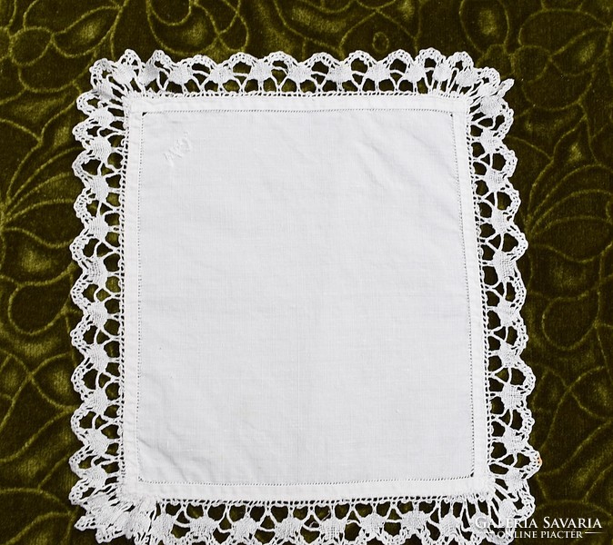 Vert lace decorated decorative pocket square napkin small tablecloth w.J. Monogram 24 x 21.5 cm