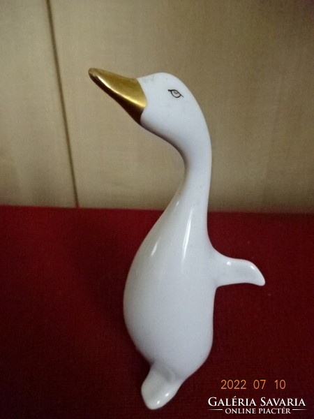 Porcelain figurine from Raven House, goose with a golden beak. He has! Jokai.