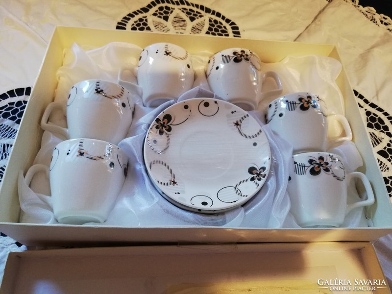 Eladó új porcelán kávés, csokis készlet 6 személyes dobozában!