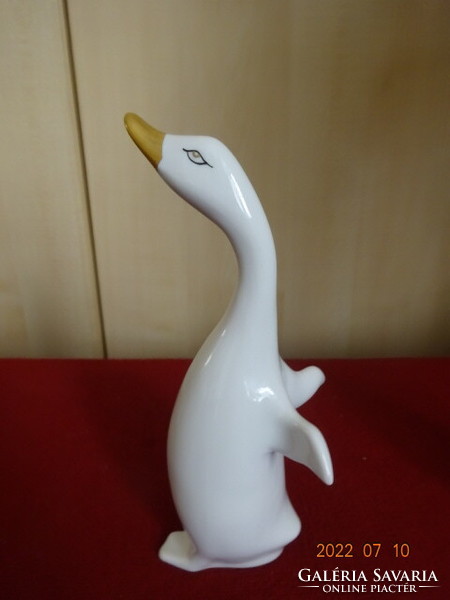 Porcelain figurine from Raven House, goose with a golden beak. He has! Jokai.