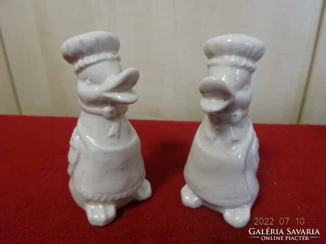 German porcelain figurine, white, duck-shaped salt and pepper shaker. He has! Jokai.