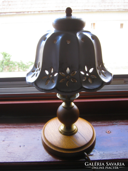 Openwork table lamp