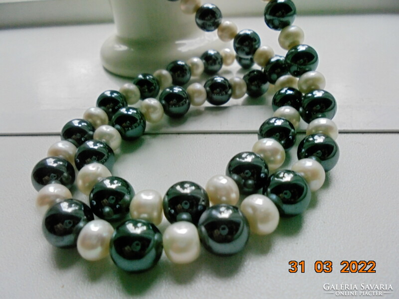 Long heavy necklace of 43 greyish black shiny mineral pearls and 43 real pearls