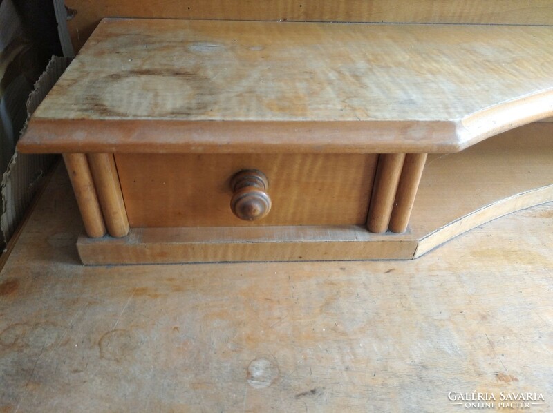 Antik fésülködő asztal