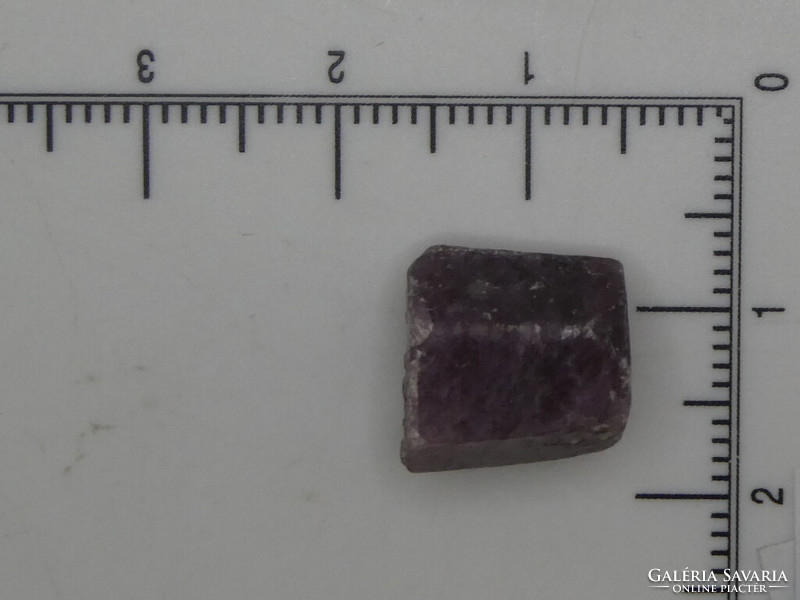 Natural, raw Guinea ruby mineral. As a collector's item or jewelry base material. 3.1 grams.