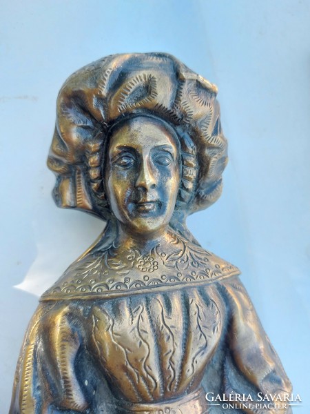 Katherine of Burgundy, and Leopold IV. Duke of Austria, bronze/copper statue pair, 36 cm, together 10.3 kg