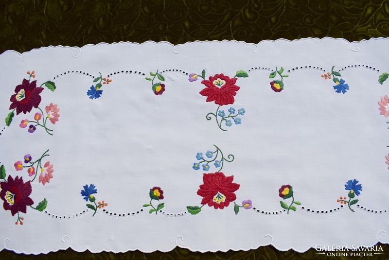 Kalocsai runner tablecloth, centerpiece, embroidered pattern 82.5 x 34 cm