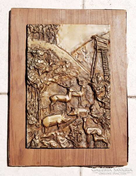 Szentirmai Zoltán (1941-2014): Az erdő állatai a vadászlesnél - bronz fali dísz, képcsarnokos