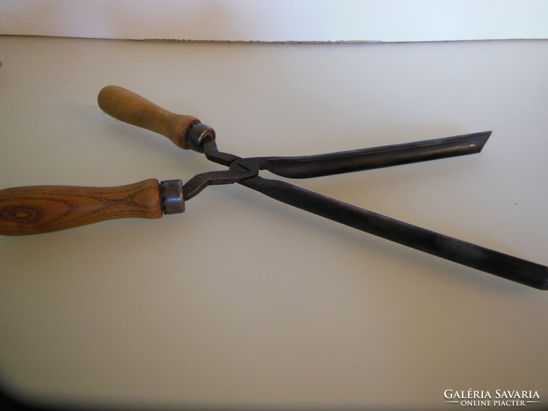 Hair iron - old - 32 x 6 cm - wood handle - Austrian