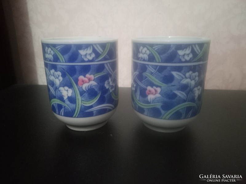 Two very good antique Chinese tea cups