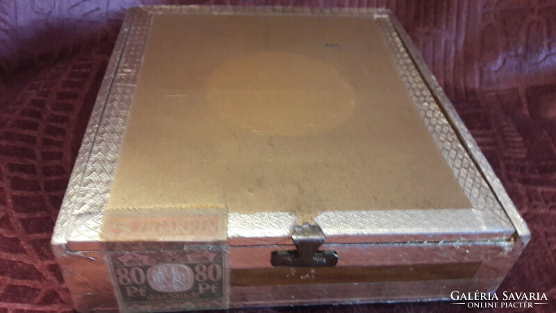 Medieval knight's box, old cigar box (m2844)