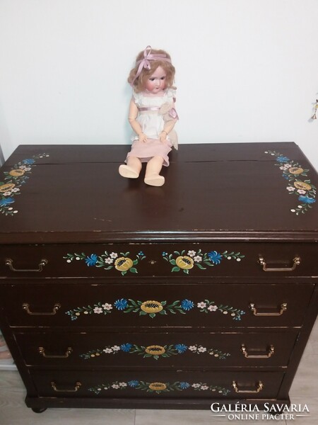 *Antique, renovated beautiful chest of drawers*