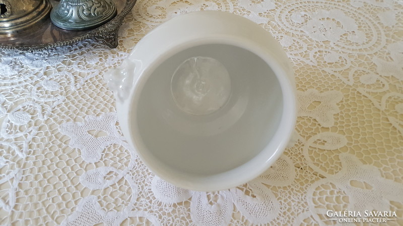 A small porcelain soup and sauce bowl with a lion's head and foot