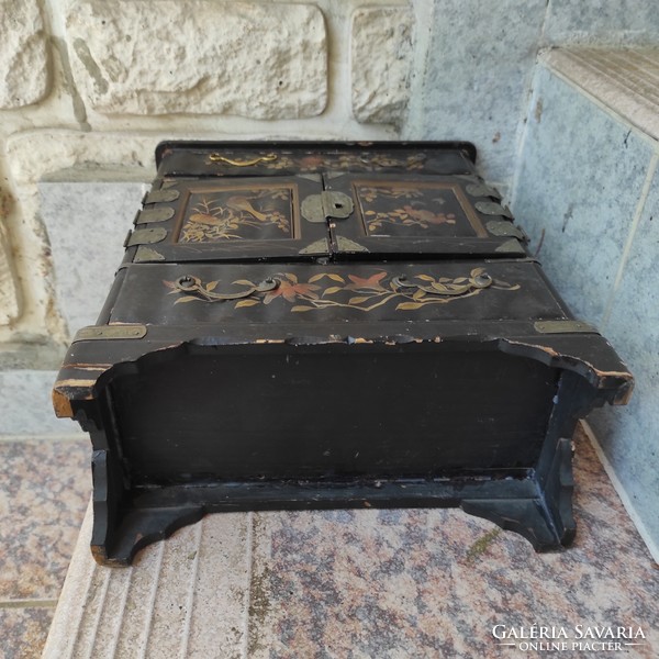 Antik keleti szekrény ékszerek doboz szekreter jellegű kézifestett lakk doboz