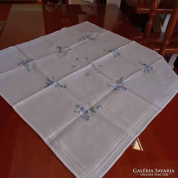 White, hand-embroidered tablecloth, 78 x 78 cm