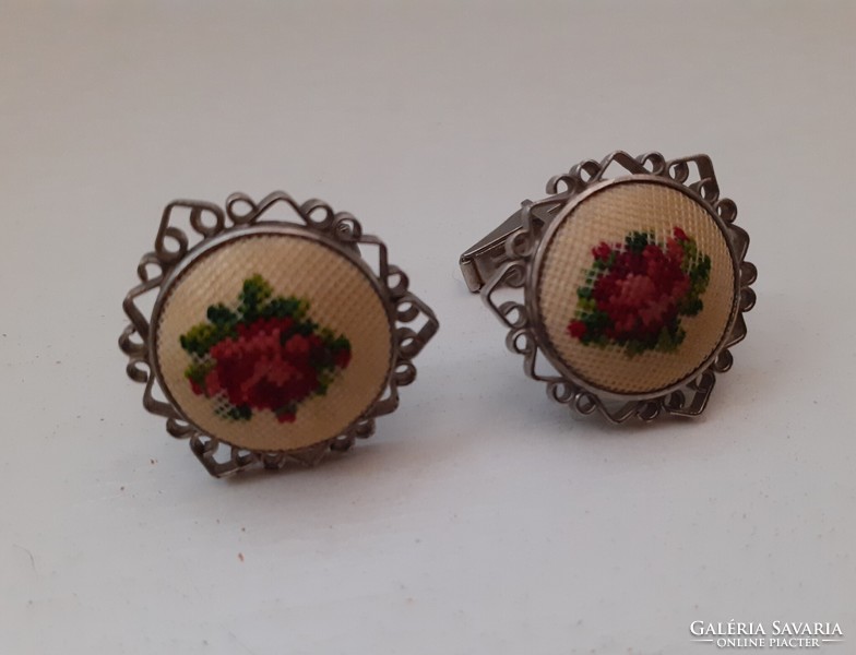 Cufflinks studded with tapestry in good retro condition