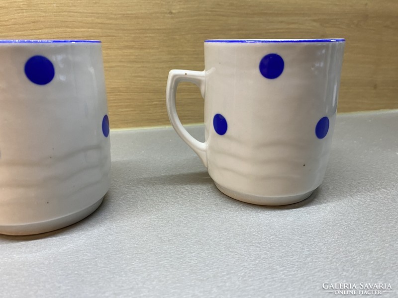 A pair of speckled mugs.
