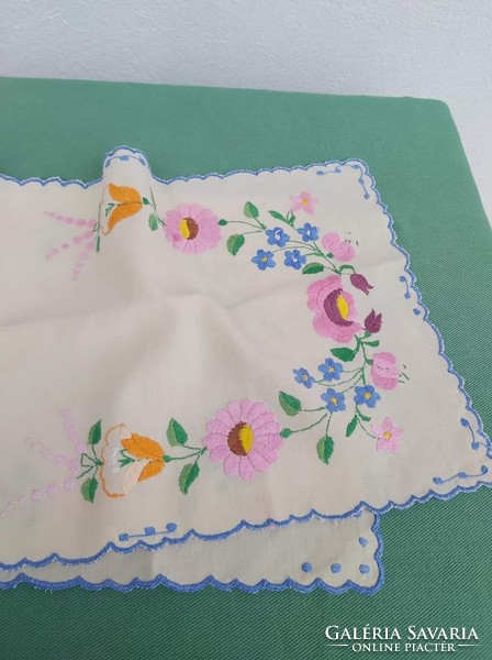 Beautiful embroidered table runner tablecloth tablecloth nostalgia piece rustic peasant