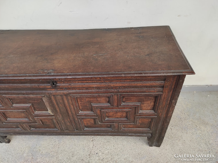 Antique renaissance furniture carved hardwood wooden chest 18-19. Century 5725
