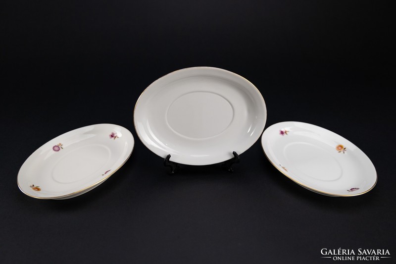 Lowland porcelain, oval small bowls, 3 pieces, marked.