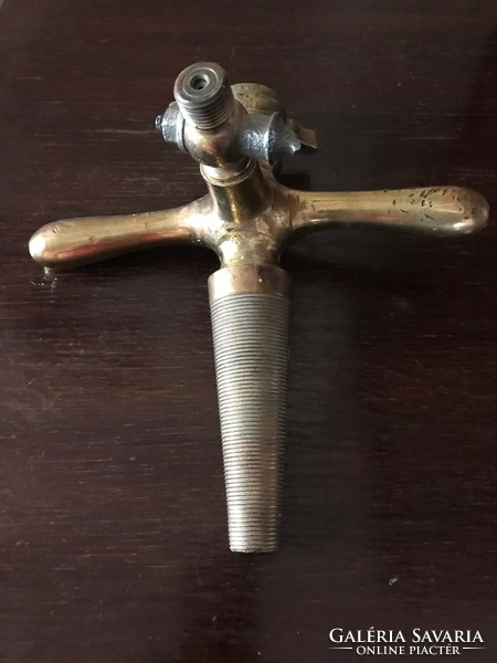 Copper, wine tap-beer tap, completely renovated, re-polished. It belonged to my great-grandparents. 25X24 cm.