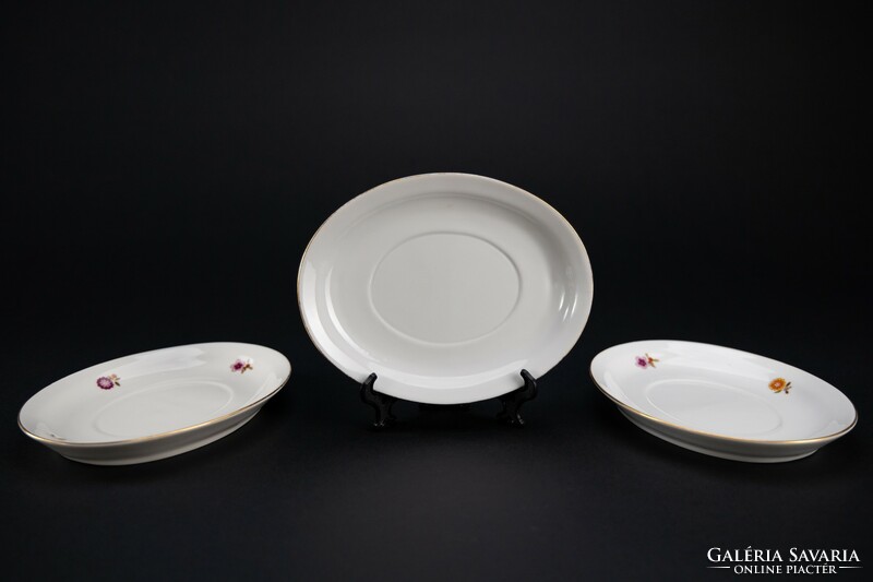 Lowland porcelain, oval small bowls, 3 pieces, marked.
