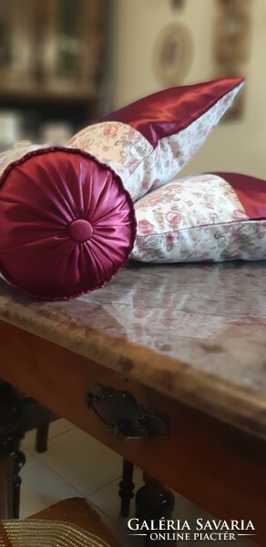 Decorative cushion roller cushion