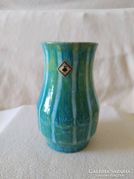 Iparművészeti türkiz kerámia váza, csíkos dekorral, jelzett, hibátlan, 19 cm