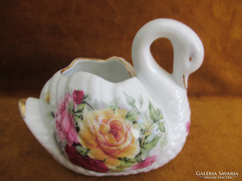 A wonderful English swan sugar bowl