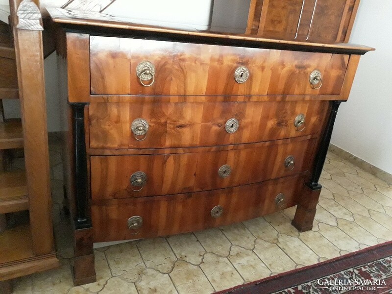Biedermeier chest of drawers with walnut veneer, 