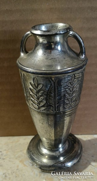 Small metal empire vase. Size: 12 cm.