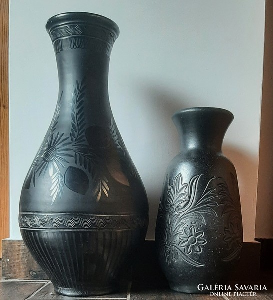 2 db fekete váza párban eladó