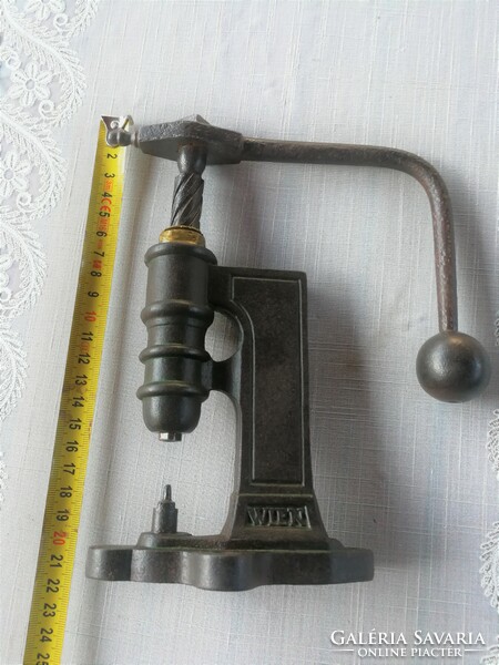 Cast iron press, riveter, ringer, riveter in Wien