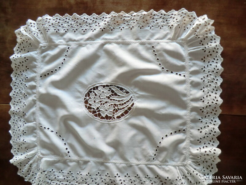 White tablecloth, draped in a circle, draped over the table and chest of drawers, approx. 90x90 cm